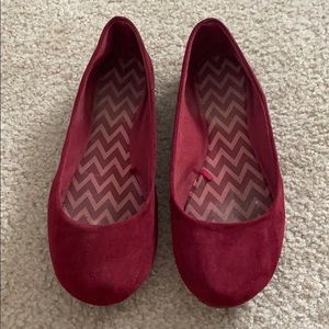 Closed toe flats
